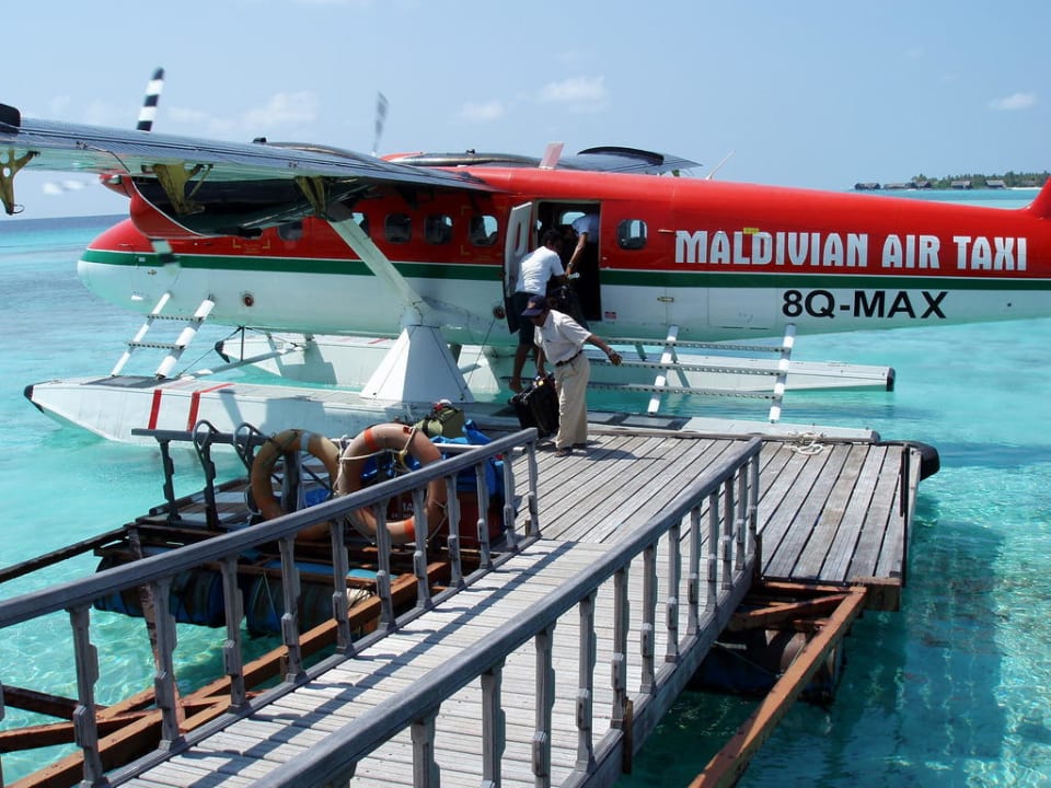 Ankunft mit dem Wassertaxi Summer Island Maldives