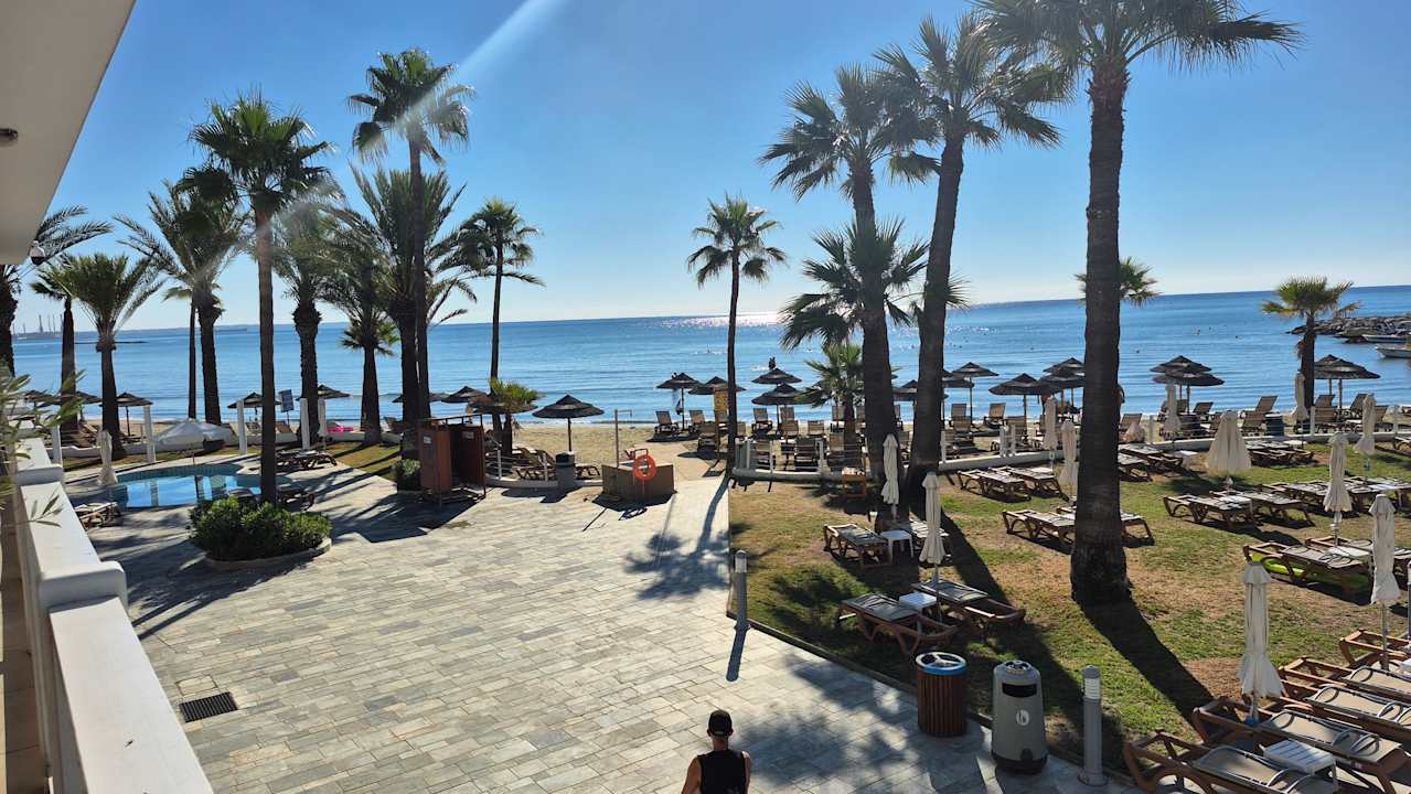 Gartenanlage The Golden Bay Beach Hotel