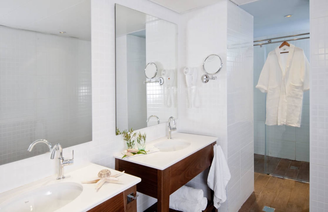 Bathroom U Coral Beach Club Eilat