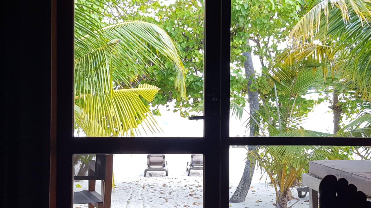 Beachvilla Kuredu Island Resort & Spa