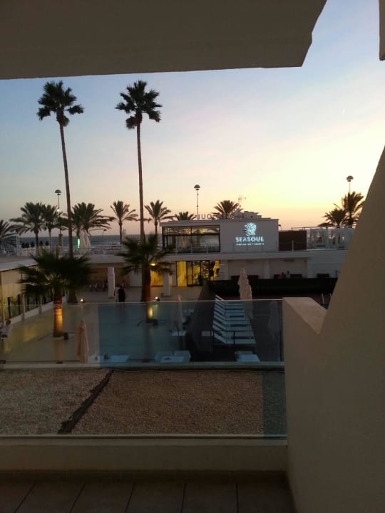 Blick vom Balkon - abends - Iberostar Waves Bahia de Palma