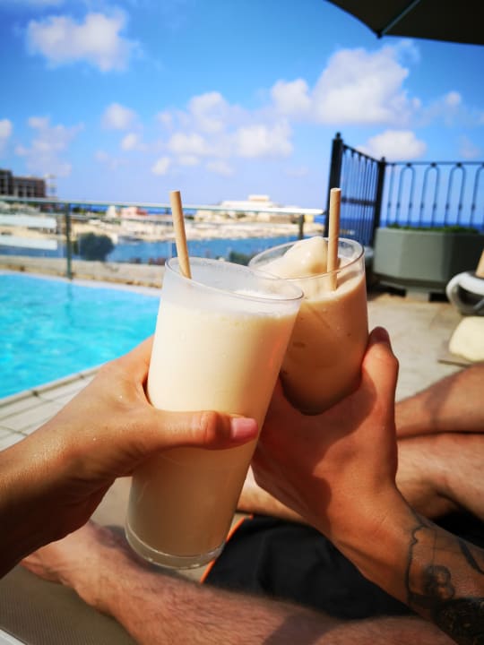 Pool Hilton Malta