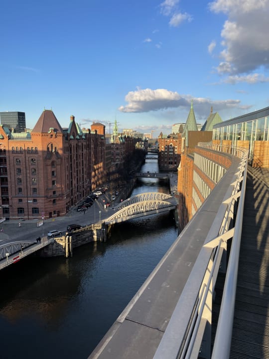 Ausblick AMERON Hamburg Hotel Speicherstadt