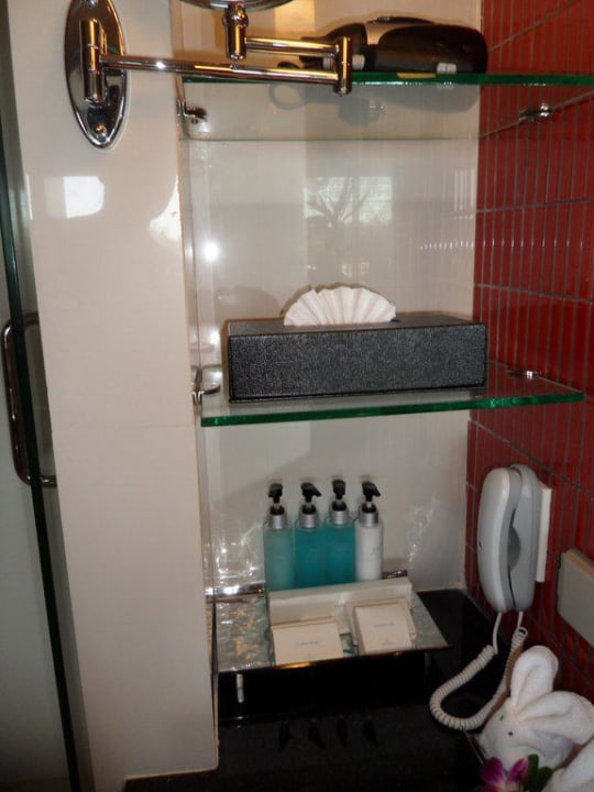 В ванной есть банные пренадлежности Novotel Phuket Kata Avista Resort and Spa