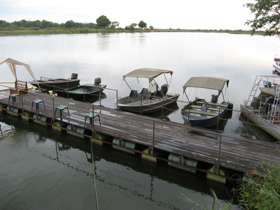Blick von der Aussichtsterrasse auf den Okavango Mahangu Safari Lodge