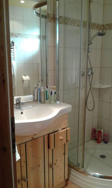 Bad mit Dusche Pension Bomätscher