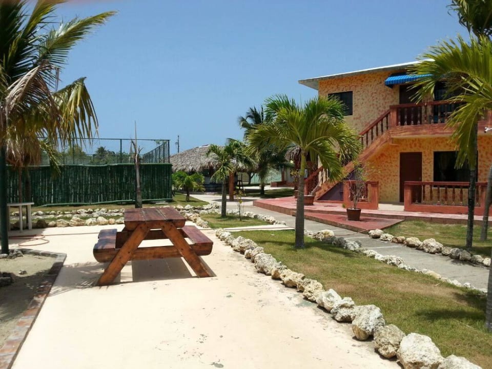 Garten und Tennisplatz Hotel Playa Chiquita