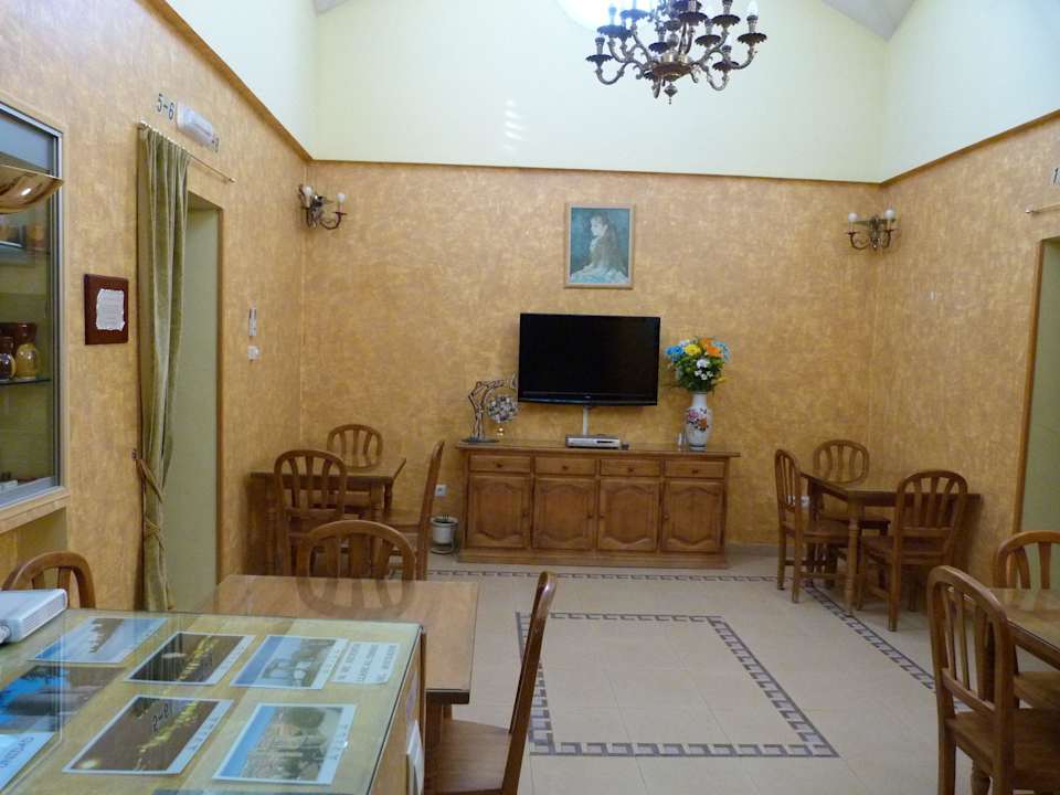 Salón de desayuno y juegos de mesa Hostal Mirador de Avila