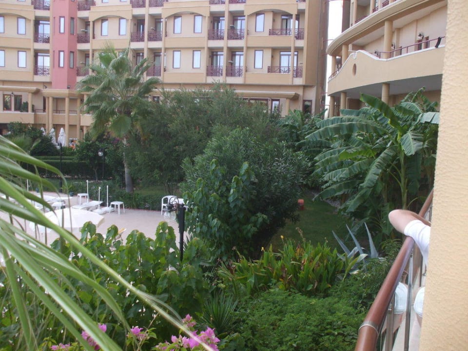 Ansicht von der Terrassenbar zum Hotel Bella Resort & Spa