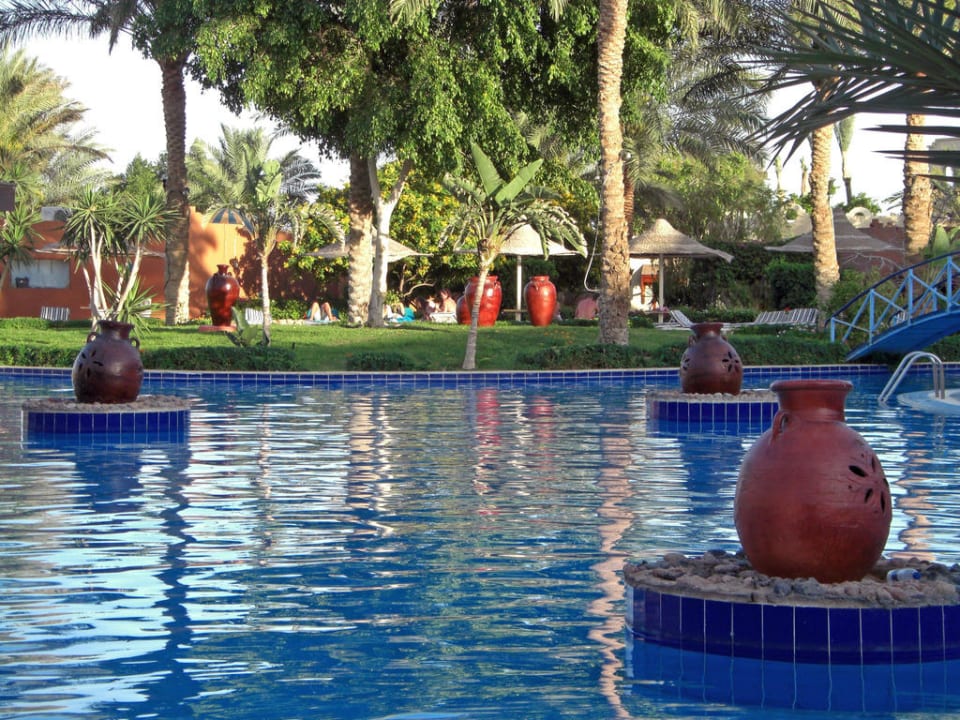 Pool beim Hauptgebäude Hotel Nubian Village