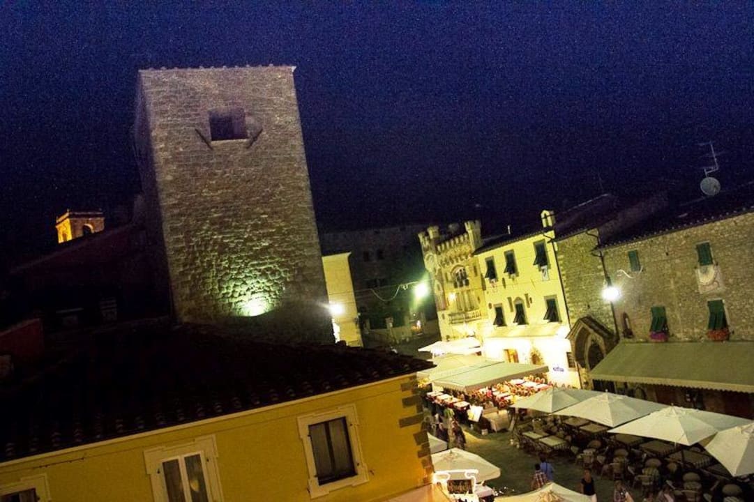 Piazzetta by night B&B Casa Gala