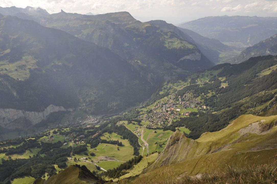 Blick auf Wengen Hotel Bellevue des Alpes