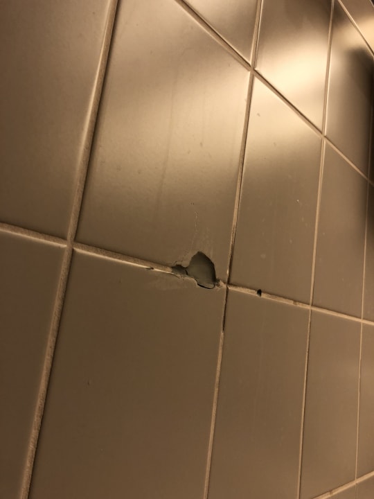 Man sieht die Schlieren und das Loch Lindner Hotel Cologne City Plaza, part of JdV by Hyatt