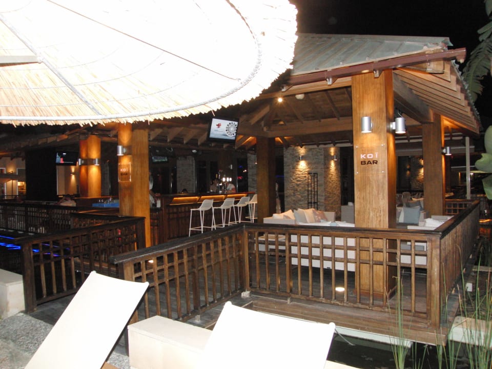 Die Koi-Bar lädt zum Chillen ein Atlantica Miramare Beach
