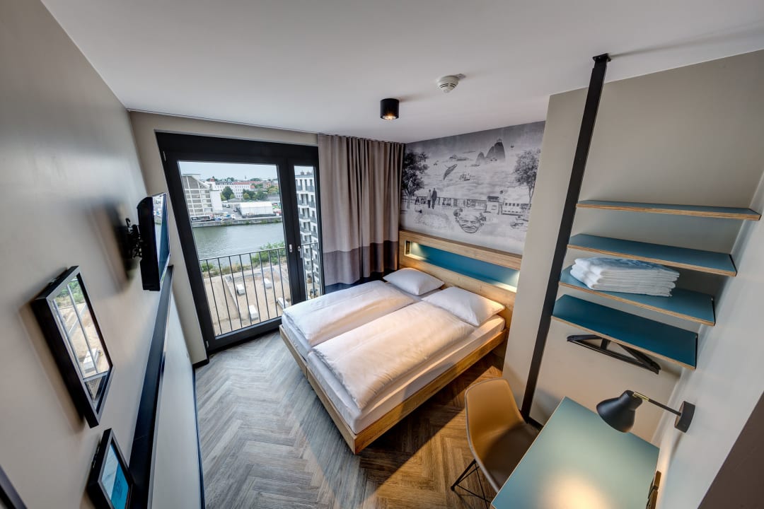 Zimmer Schulz Hotel Berlin Wall at the East Side Gallery