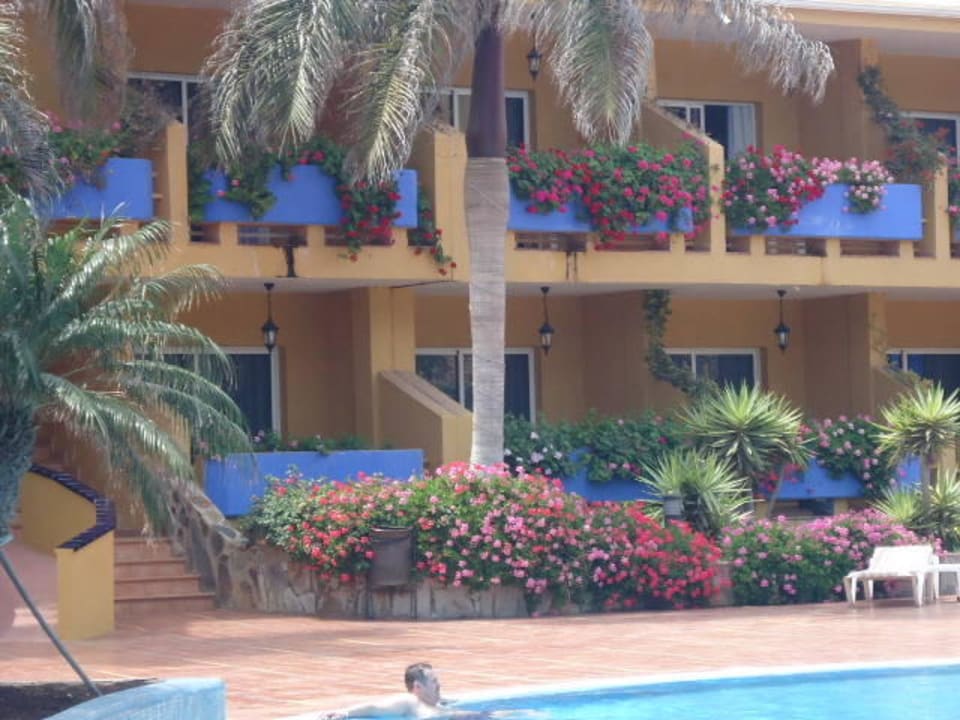 Ein Blick vom Pool auf die Zimmer Club Hotel Drago Park