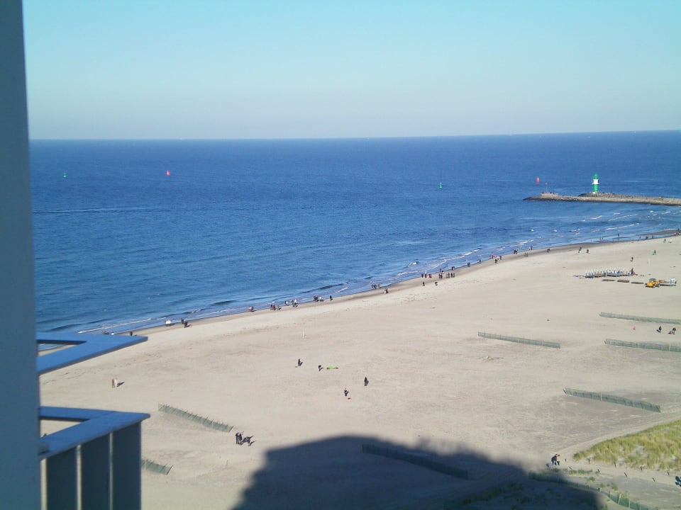 Fast ganz oben! Blick vom Balkon des Zimmers 1611. Hotel Neptun