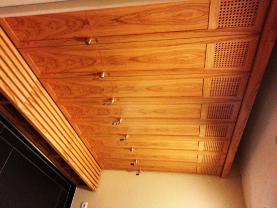 Umkleide Fitnessbereich Herren Hilton Frankfurt Airport