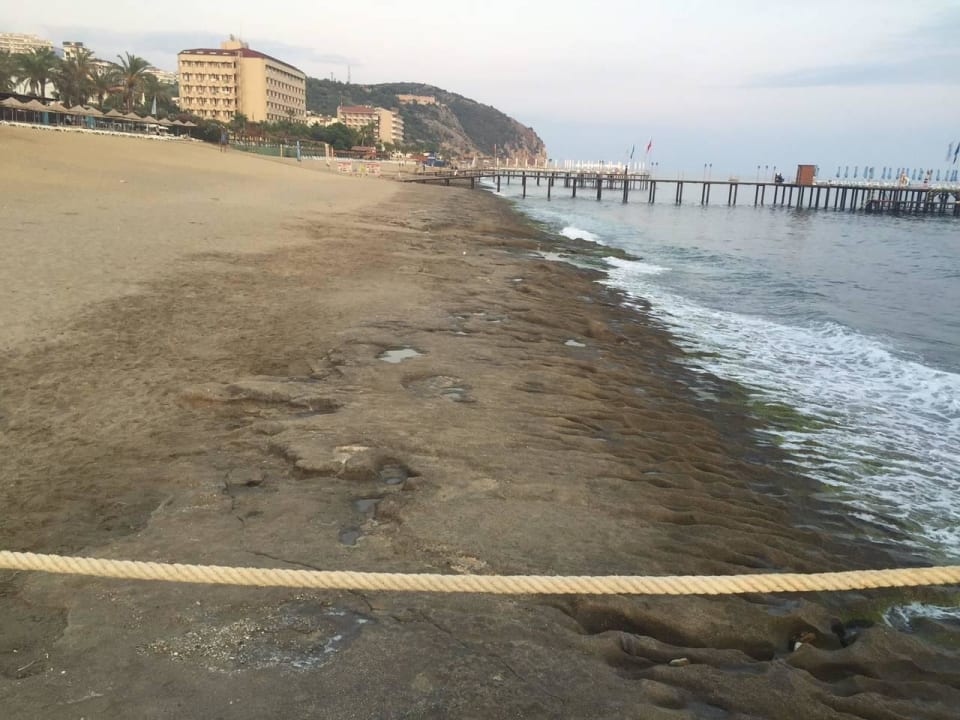 Strand mit Felsen Quattro Beach Spa & Resort