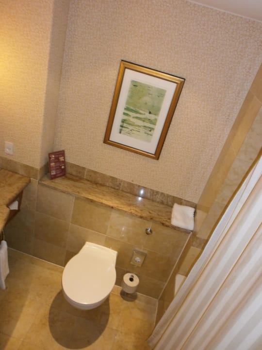 Bad mit braunem Marmor Copenhagen Marriott Hotel