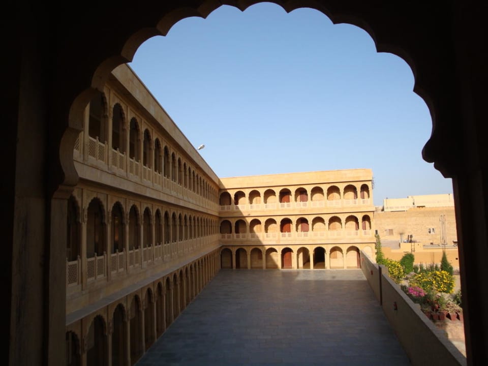 Blick zu einem Zimmertrakt Hotel Rang Mahal