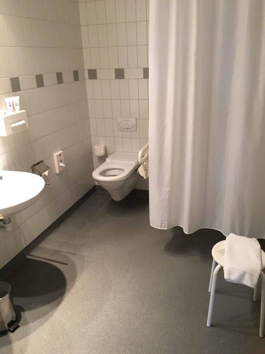 Das Bad mit Dusche  Hotel Odelya