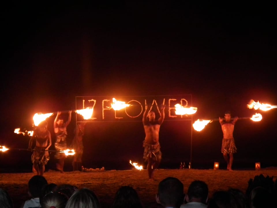 Beachparty mit Feuershow Iz Flower Side Beach Hotel