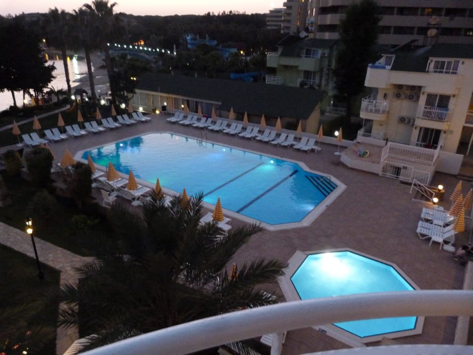 2 Pools Incekum Su Hotel