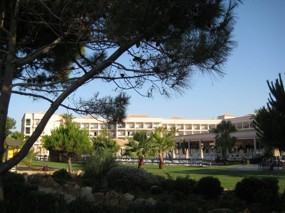 Weg durch die gepflegte Gartenanlage PortoBay Blue Ocean