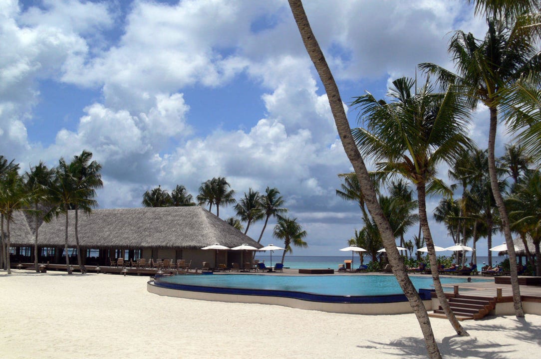 Pool und Strandbar Veligandu Maldives Resort Island