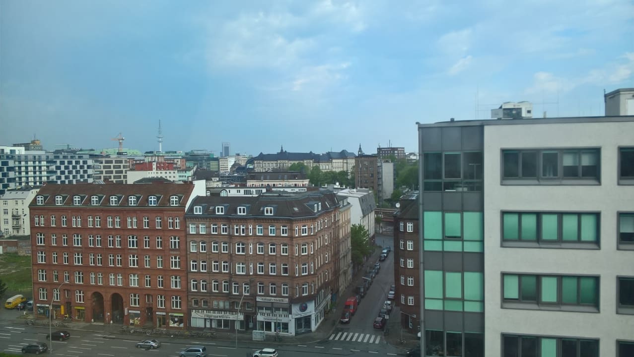 Blick aus dem Zimmer im 8. OG Richtung Bahnhof HYPERION Hotel Hamburg