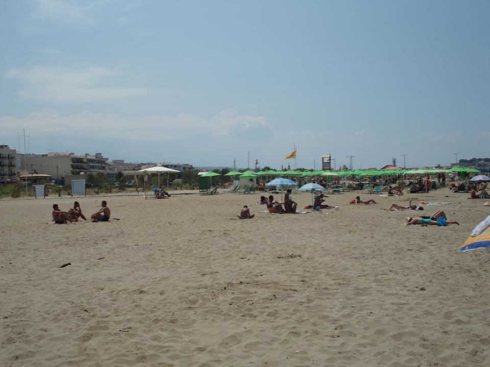 Strand - 200m vom Hotel entfernt Hotel Theartemis Palace