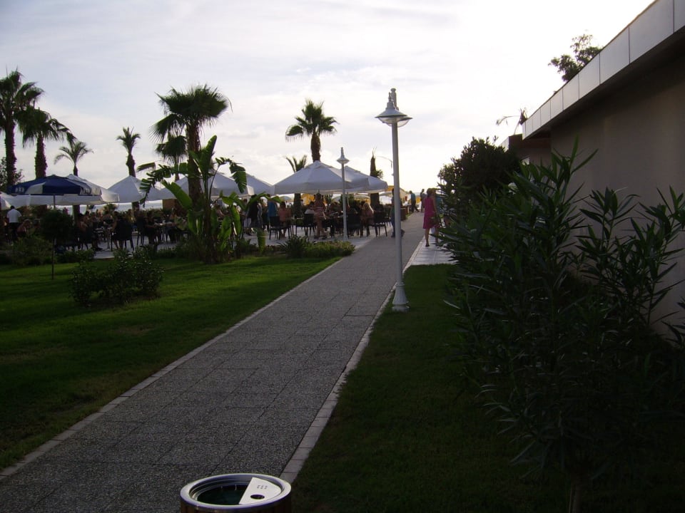 Weg zum Strand Annabella Diamond Hotel & Spa