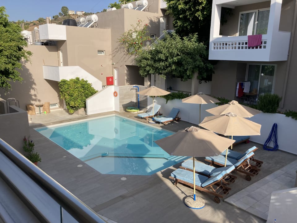 Pool Troulis Apart-Hotel