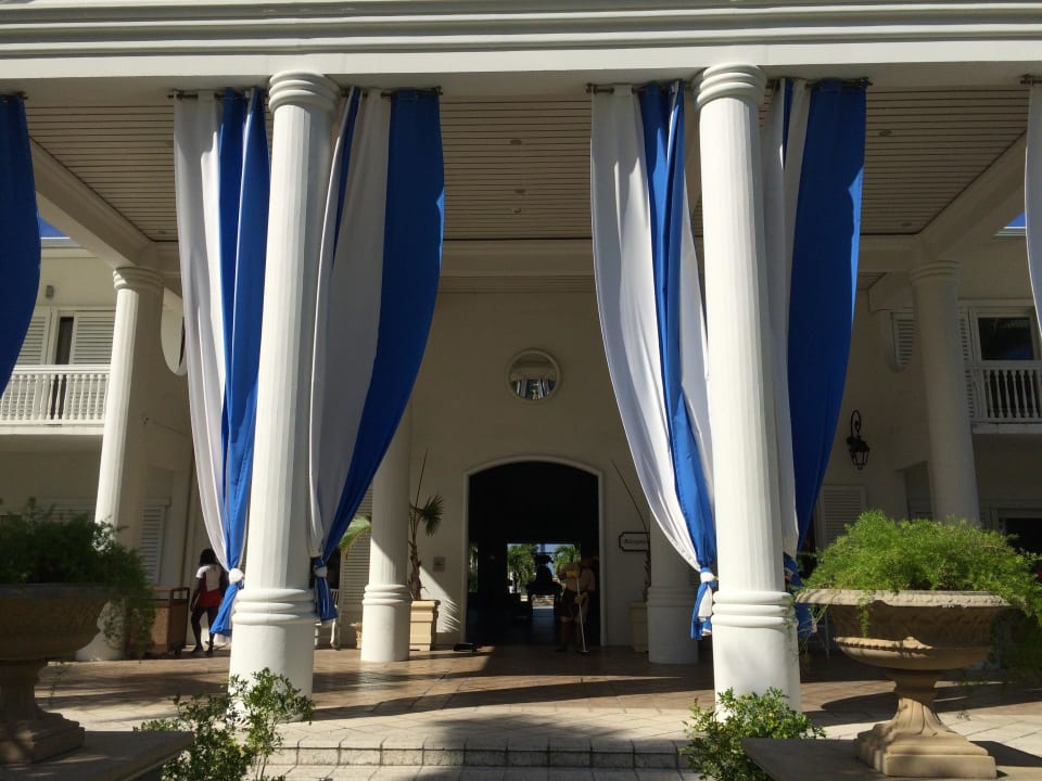 Aussenansicht Secrets St. Martin Resort & Spa