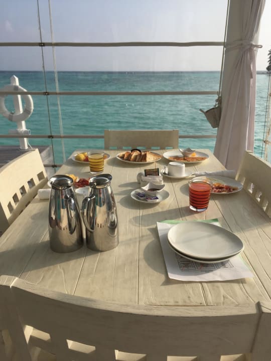 Frühstück am Zimmer ananea Diamonds Athuruga