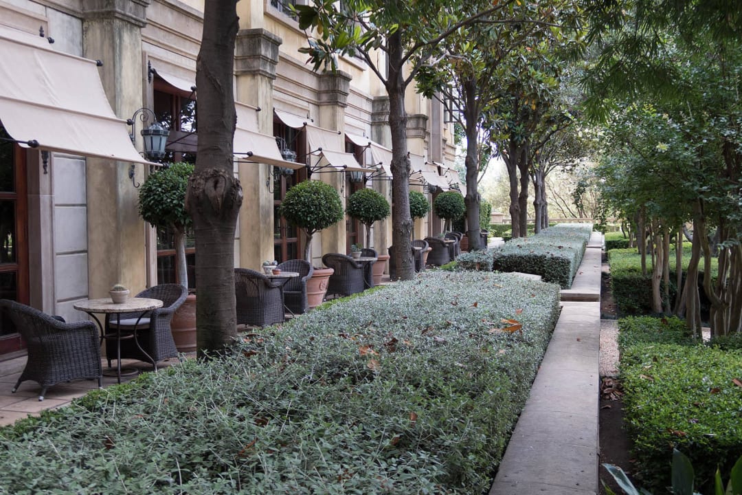 Weg am Seitenflügel des Hotels Hotel Palazzo Montecasino