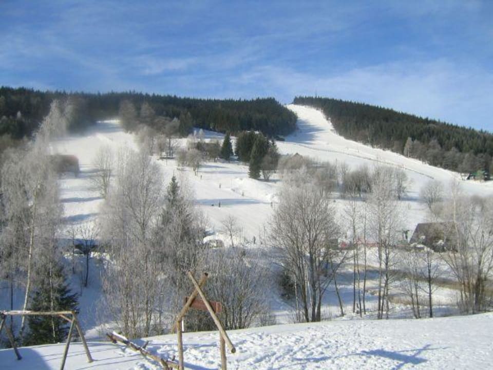 Rote Piste direkt neben dem Bild Hotel Fit Fun