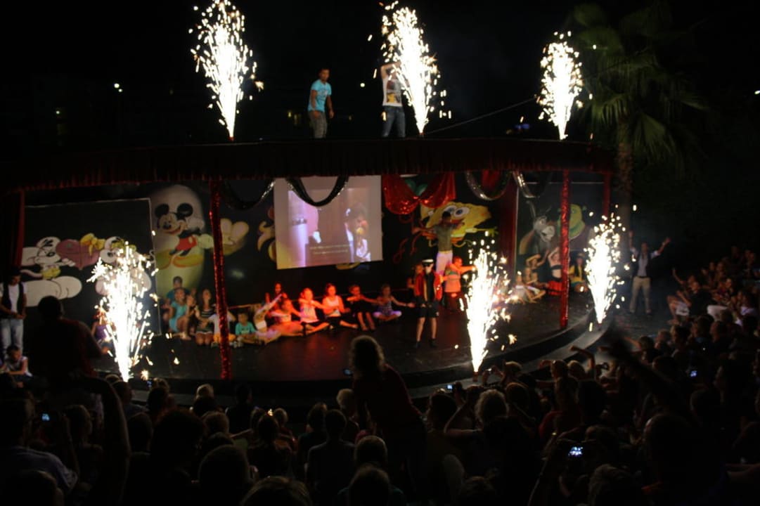 Animation im Theater Hane Family Resort