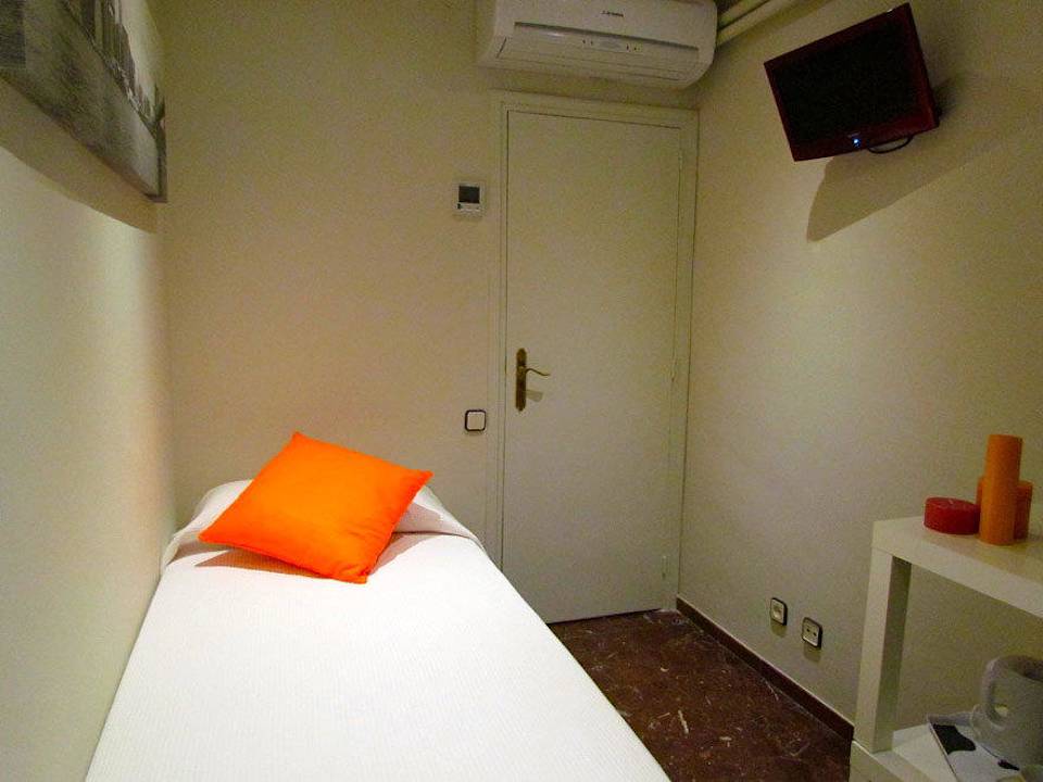 Single room Guesthouse Barcelona City Street