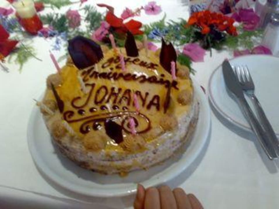 Eine Geburtstagstorte The Orangers Beach Resort and Bungalows