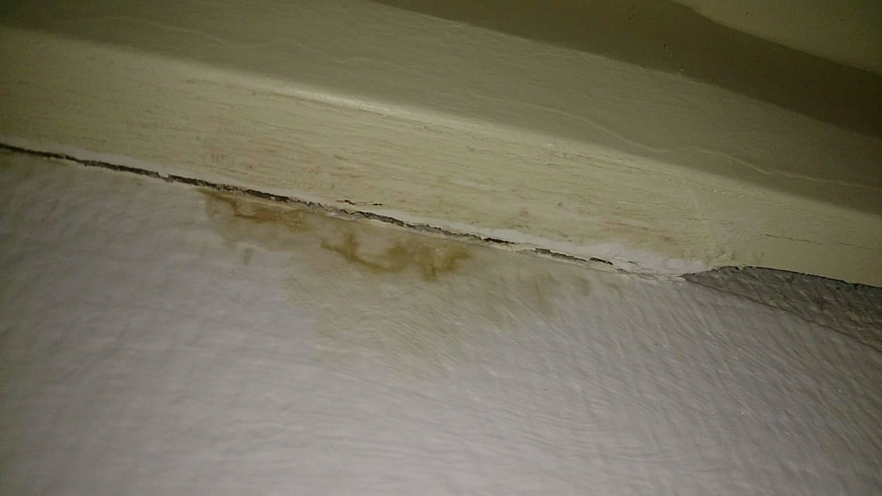 Oben an der Wand; Feuchtigkeit Hotel Grand Teguise Playa