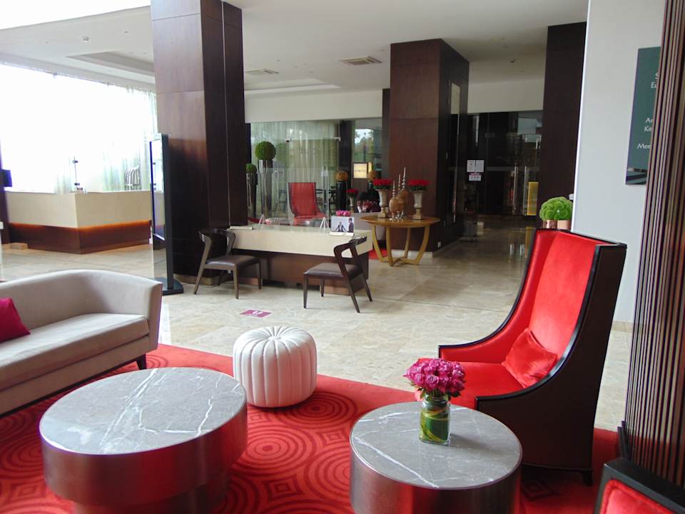 Lobby Crowne Plaza Nairobi Airport
