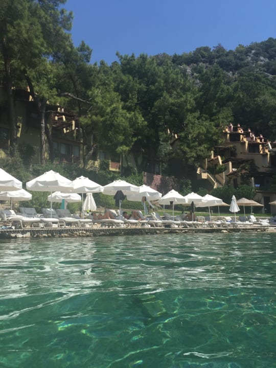 Strand Hillside Beach Club