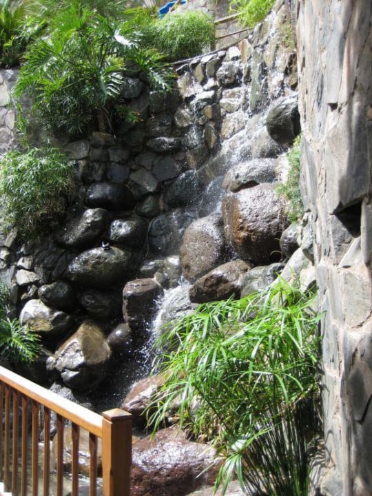 Watervalletje in de tuin Corallium Dunamar by Lopesan Hotels