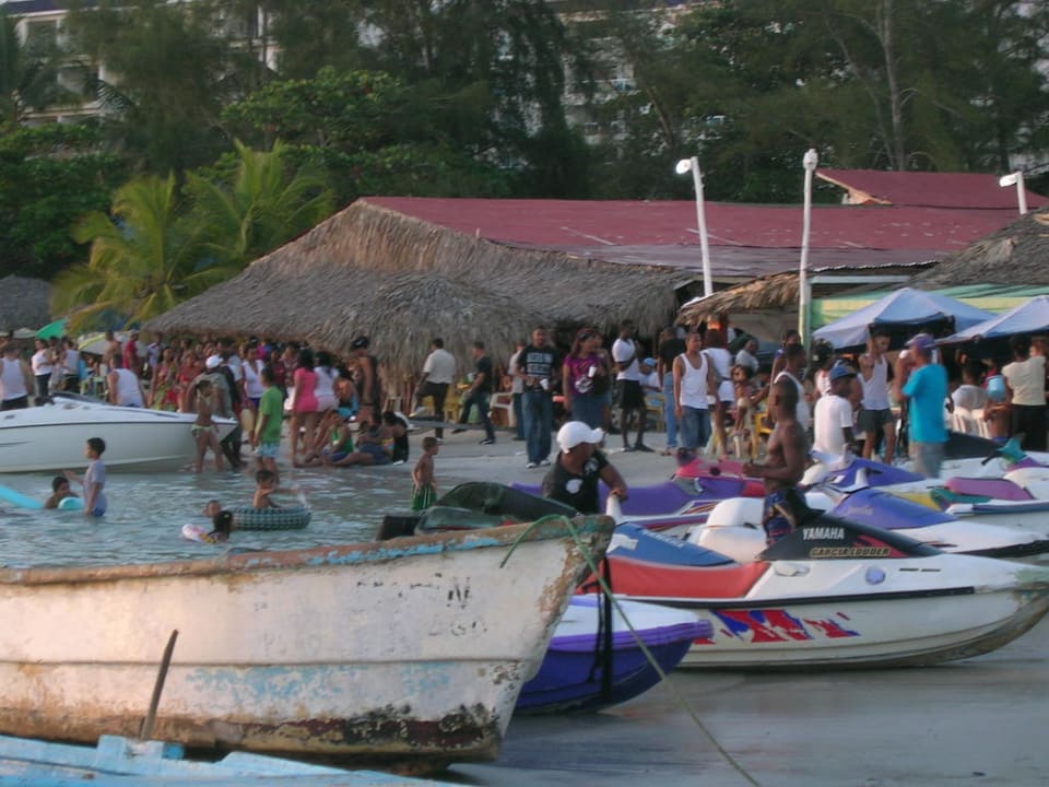 Strandleben am Wochenende BelleVue Dominican Bay