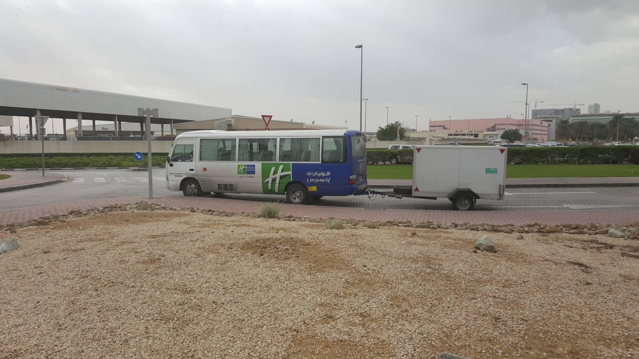 So sieht der Shuttlebus aus Holiday Inn Express Dubai Airport