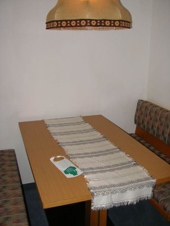 Sitzecke mit 70er Jahre Charme Hotel Alpenhof