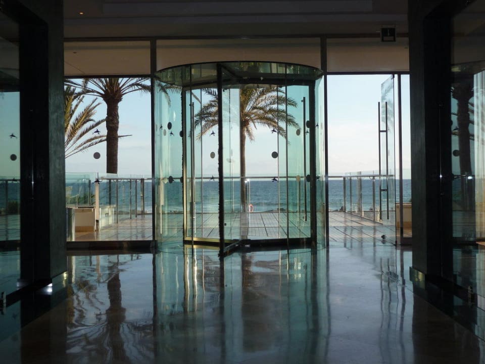 Hotelausgang meerseitig Hotel Faro, a Lopesan Collection Hotel