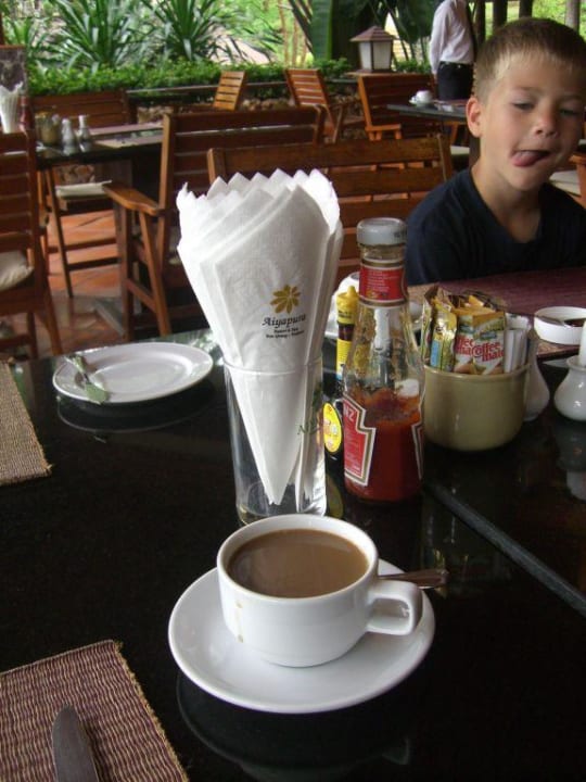 Papierservietten und schlechter Kaffee Hotel Aiyapura Resort & Spa